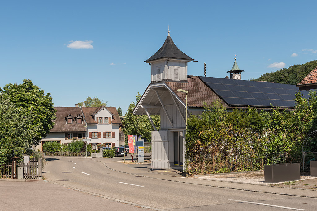 Ehemaliges Feuerwehrhäuschen | in Lupsingen, Baselland, Schweiz - Realisiert mit Pictrs.com