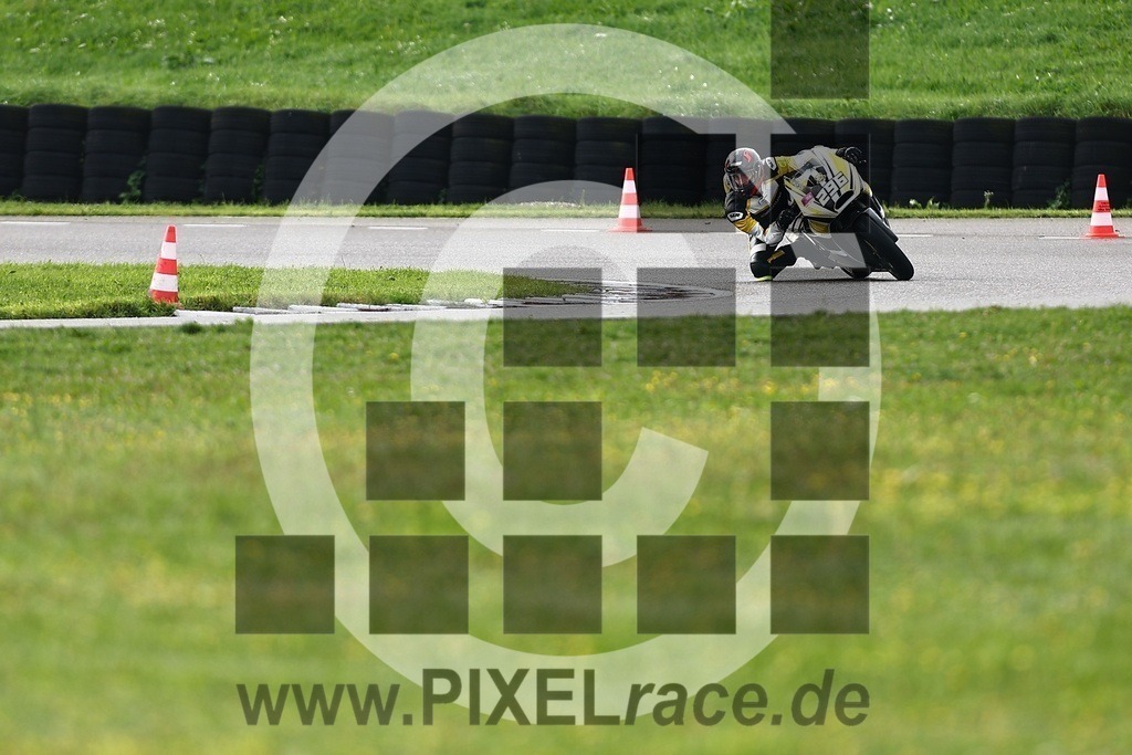 0296-20250927_00698 | Schöne Erinnerungen an spannende Momente - das festzuhalten ist unser Job. PIXELrace.de ist seit 2003 auf den Rennstrecken Europas unterwegs um die Action draußen beim Fahren und die wunderbare Stimmung imm Fahrerlager für euch einzufangen.