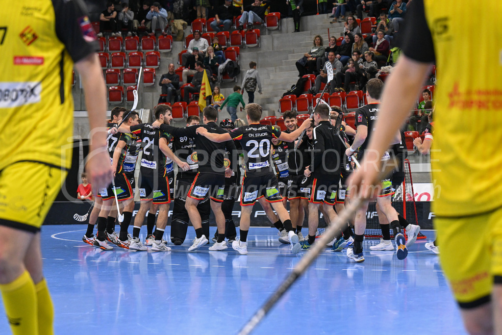 HC Rychenberg vs Tigers Langnau - 11. Dezember 2022 | HC Rychenberg vs Tigers Langnau
AXA Arena, Winterthur
Tigers Langnau gewinnen mit 6:7.
Bild: Sportfotografie Markus Aeschimann | www.markus-aeschimann.ch - Realisiert mit Pictrs.com