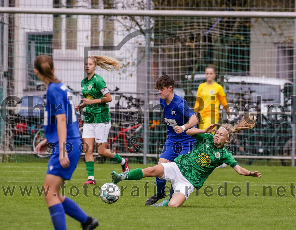 2023-10-07_058_FC_Forstern_gegen_Karlsruher_SC | Forstern, Deutschland, 07.10.2023:
Fußball, B-Juniorinnen-Bundesliga Süd 2023 / 2024, 4. Spieltag, FC Forstern gegen Karlsruher SC, Endergebnis: 1:1

Nele Deutsch (Karlsruher SC, #15), Hannah Ram (FC Forstern, #9)

Foto: Christian Riedel / fotografie-riedel.net