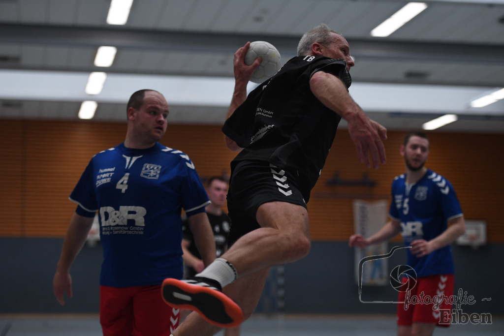 VFL Rastede-Elsflether TB 2 | VFL Rastede (blau)-Elsflether TB 2 (schwarz) am 06.04.2024 in Rastede (Sporthalle Feldbreite), Deutschland, Photo: Philip Eiben 2024 - Realisiert mit Pictrs.com