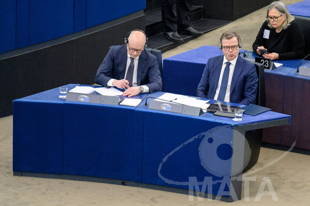 _DWI6332 | Der finnische Ministerpräsident Petteri Orpo hört sich Reden von Europaabgeordneten im Rahmen der Debatte „Das ist Europa“ an in EU Parlement in Straßburg, 13.03.2024 - Realisiert mit Pictrs.com