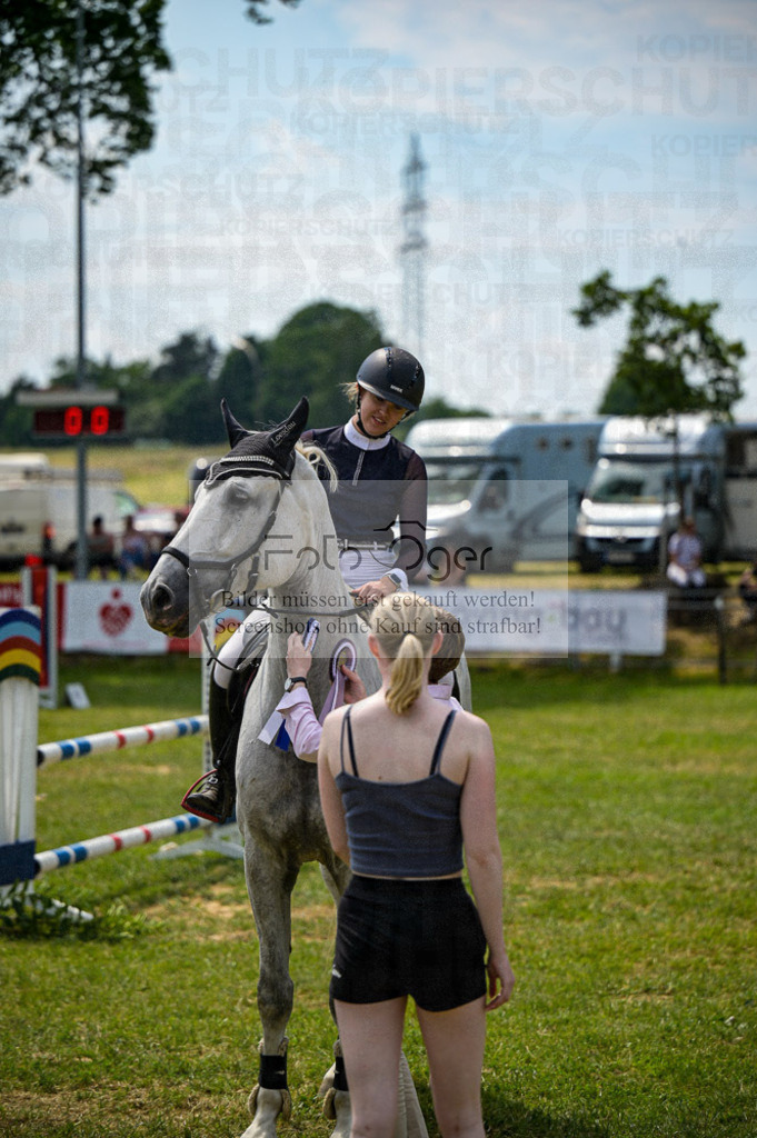 Reitturnier Voxtrup | Entdecke hochwertige Reitturnierfotos von Foto Oger. Professionell, emotional und authentisch – jetzt Lieblingsmomente im Shop bestellen.Deutschlandweite Turnierfotografie. - Realisiert mit Pictrs.com