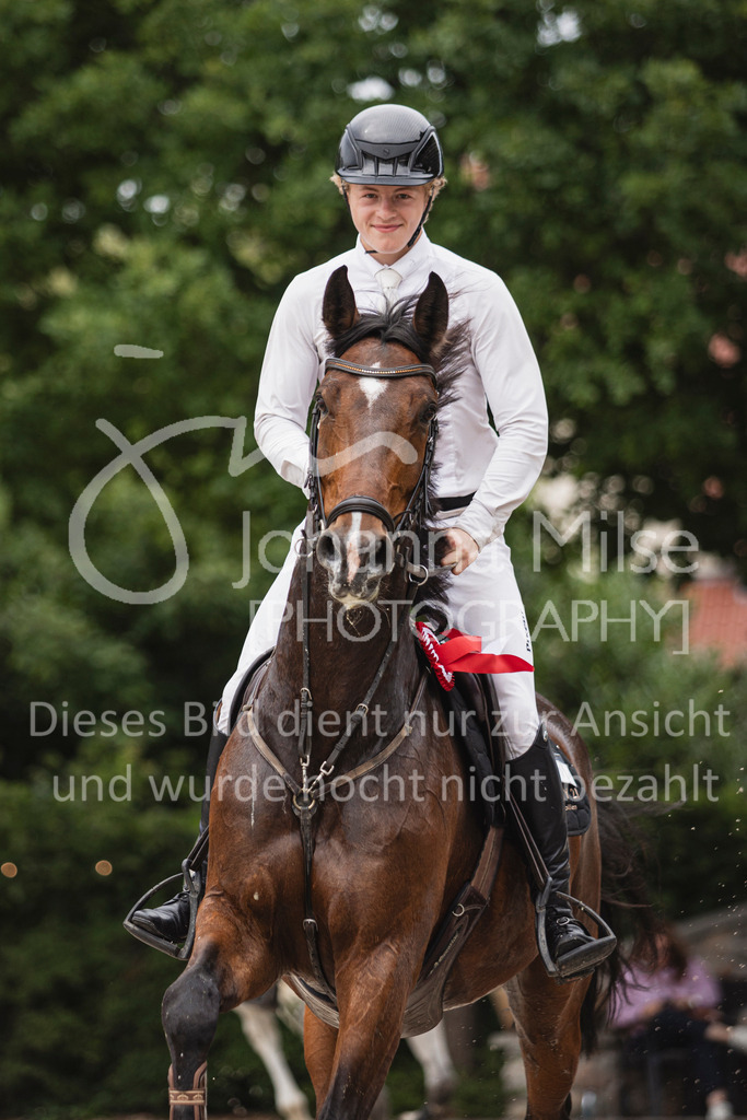 250622_Lemwerder_M2-SprmstAnf-859 | Deine schönsten Turniermomente als professionelle Fotos! Entdecke hochwertige Pferdesport-Fotografie im Online-Shop. Jetzt Fotos finden & bestellen!