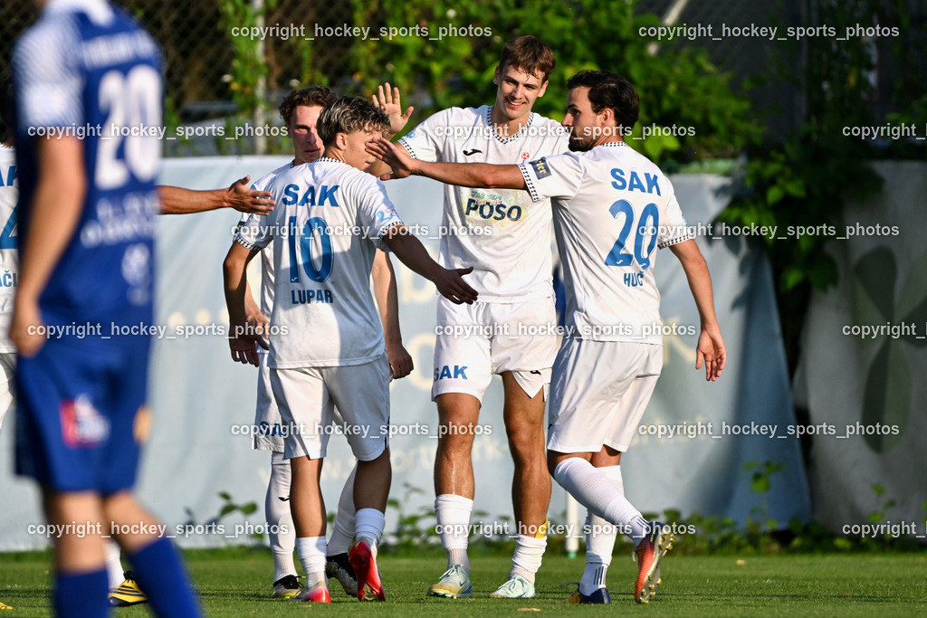 SAK vs. SV Dellach Gail | Jubel SAK Mannschaft, #10 Nando Lupar SAK, #11 Luka Jerin SAK, #20 Marko Huc SAK, SAK vs. SV Dellach Gail, SAK vs. SV Dellach Gail am 14.08.2025 in Klagenfurt (Sportpark Welzenegg), Austria, (Photo by Bernd Stefan)