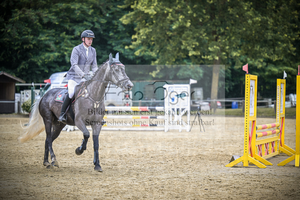DOS_3014 | Entdecke hochwertige Reitturnierfotos von Foto Oger. Professionell, emotional und authentisch – jetzt Lieblingsmomente im Shop bestellen.Deutschlandweite Turnierfotografie. - Realisiert mit Pictrs.com