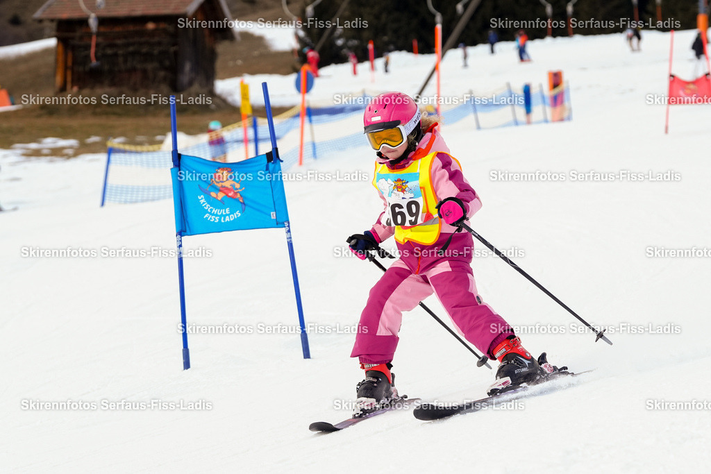SRF_02.01.2026_0987 | Skirennfotos,Serfaus,Fiss,Ladis,Kinderskirennen,Winter,Tirol,Oberland,skirace,SFL,feelfree,weil wir's genießen,ski,Ski,skifahren,Sonnenplateau, - Realisiert mit Pictrs.com