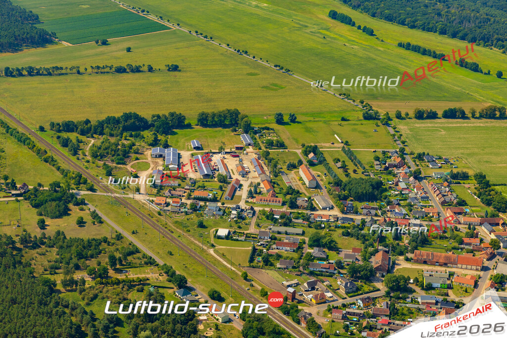Schrägluftbild  Mahlwinkel  Angern - Das Luftbild wurde 2025 vom UL-Flugzeug heraus erstellt (ohne Drohne- keine Drohnenaufnahme ) - Hochauflösende Luftaufnahme -Nicht vergleichbar mit Google Maps oder Satelittenbilder- Die Geschenkidee !Mit Lizenz und Bildrechte bestellbar
