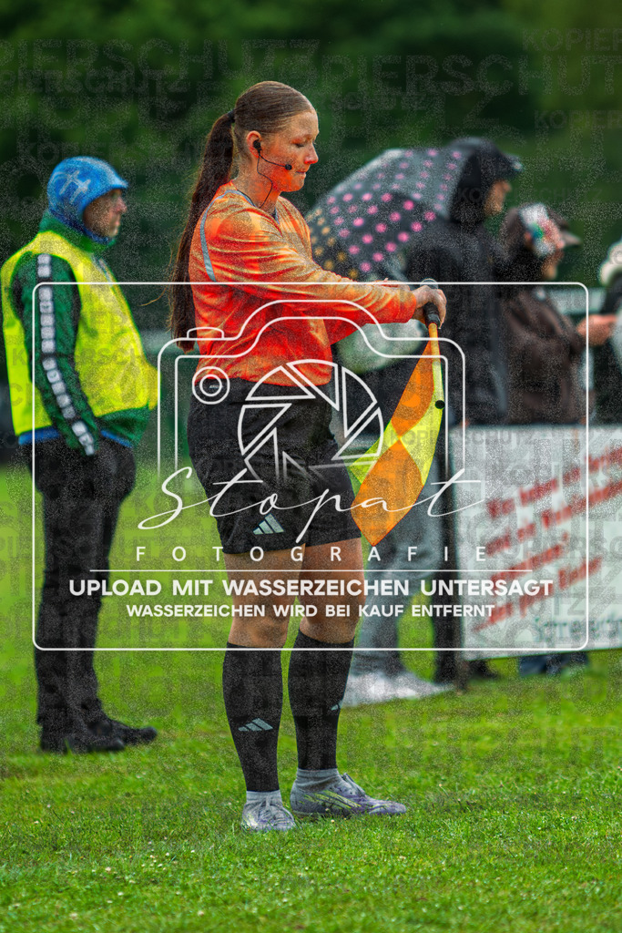 Final Kreispokal HK - Germania Walsrode vs. TSV Wietzendorf | Amelie Dorothea Bartels (Schiedsrichterassistentin); Finale Kreispokal HK - Germania Walsrode vs. TSV Wietzendorf am 07.06.2026 in Sportplatz Alter Schulweg, Schülern - Realisiert mit Pictrs.com