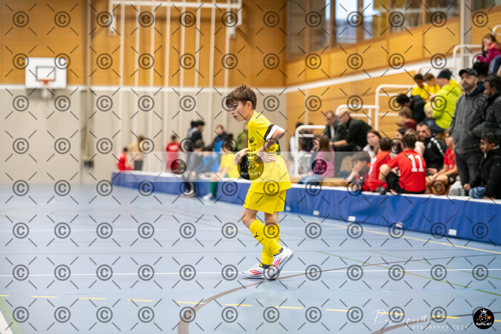 20241130_FCR-Hallenturnier-D-3_033 | Sport und Naturfotografie von Roberto Esposito zeigt echte Momente Bewegung und die Schönheit der Natur. Ausdrucksstarke Bilder schaffen Emotionen.