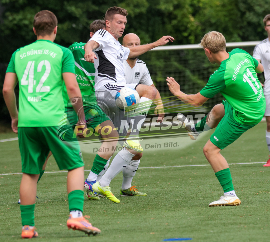 SC Bünde - TuS Bexterhagen | Auf dem Bild zu sehen: grün SC Bünde: ; weiß TuS Bexterhagen:  SC Bünde, TuS Bexterhagen, Saison 26/27, Testspiel, Hunnebrock, Deutschland - Realisiert mit Pictrs.com