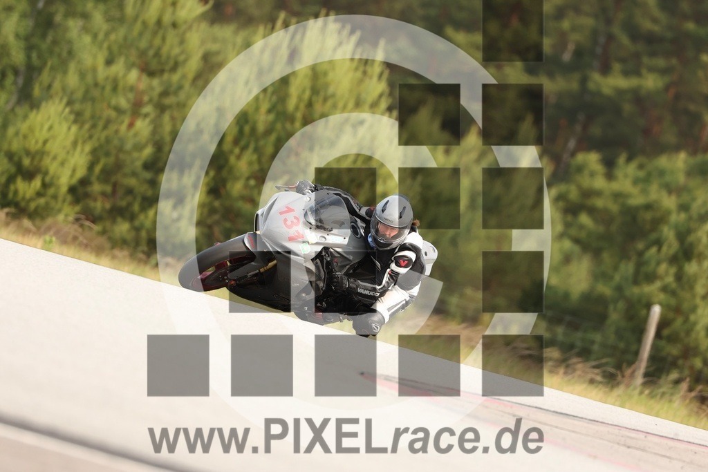 0131-20250609_11724 | Schöne Erinnerungen an spannende Momente - das festzuhalten ist unser Job. PIXELrace.de ist seit 2003 auf den Rennstrecken Europas unterwegs um die Action draußen beim Fahren und die wunderbare Stimmung imm Fahrerlager für euch einzufangen.