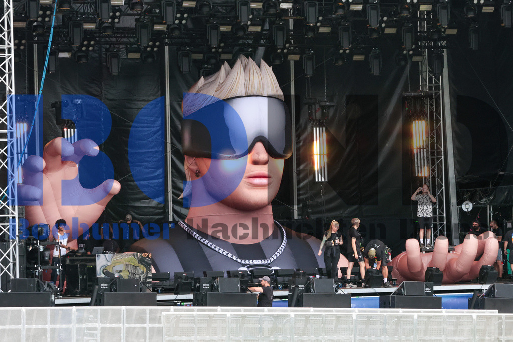 SES_TTG3X320250717-146 | bond - Realisiert mit Pictrs.com