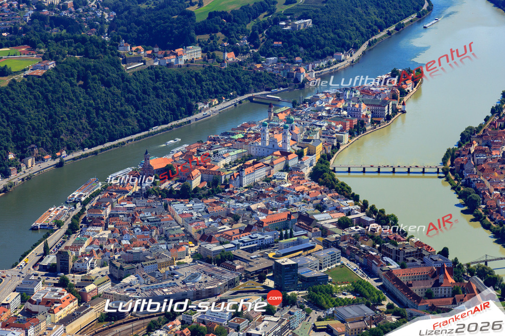 Die Luftaufnahme der Stadt Passau wurde 2017 vom Flugzeug heraus erstellt ( keine Drohne )- hohe Auflösung für beste Qualität