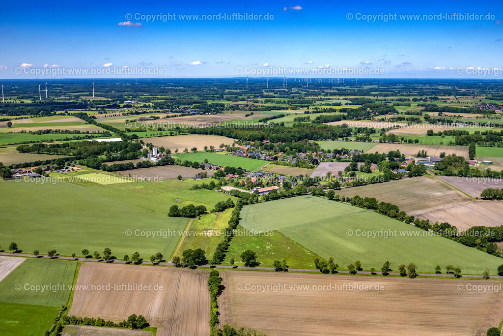 Bokel_ELS_6508030622 | AHLERSTEDT 03.06.2022 Ortsansicht der Straßen und Häuser der Wohngebiete in Ahlerstedt, Ortsteil Bokel im Bundesland Niedersachsen, Deutschland. // Town View of the streets and houses of the residential areas in Ahlerstedt in the state Lower Saxony, Germany. Foto: Martin Elsen