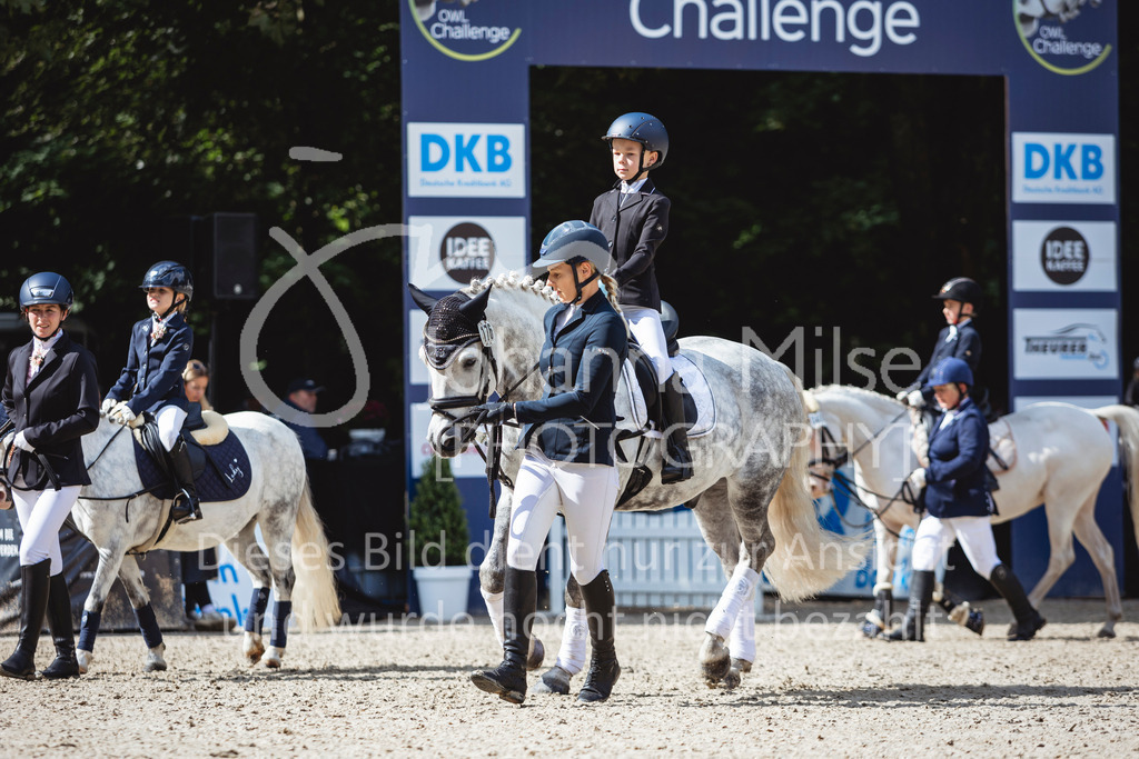 240915_OWLCh_FuehrzuegelWB-635 | Deine schönsten Turniermomente als professionelle Fotos! Entdecke hochwertige Pferdesport-Fotografie im Online-Shop. Jetzt Fotos finden & bestellen!