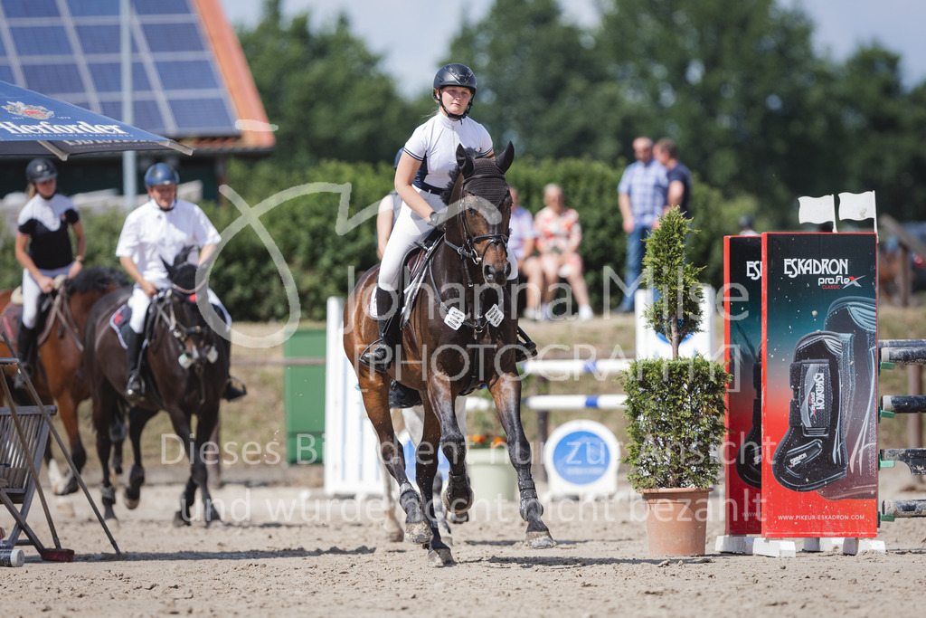 220612_LüPfSpTa_Punkte-L-564 | Lützower Pferdesporttage
Punktespringprüfung Kl.L mit Joker geschlossen
12.06.2022