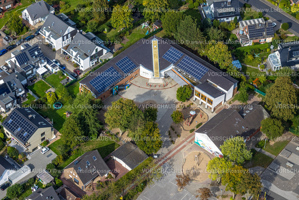 Huenxe250904500 | Luftbild, Karl-Vogels-Schule Grundschule mit Solardach, Hünxe, Ruhrgebiet, Nordrhein-Westfalen, Deutschland