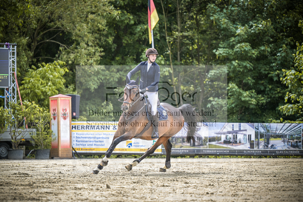 DOS_5143 | Entdecke hochwertige Reitturnierfotos von Foto Oger. Professionell, emotional und authentisch – jetzt Lieblingsmomente im Shop bestellen.Deutschlandweite Turnierfotografie. - Realized with Pictrs.com
