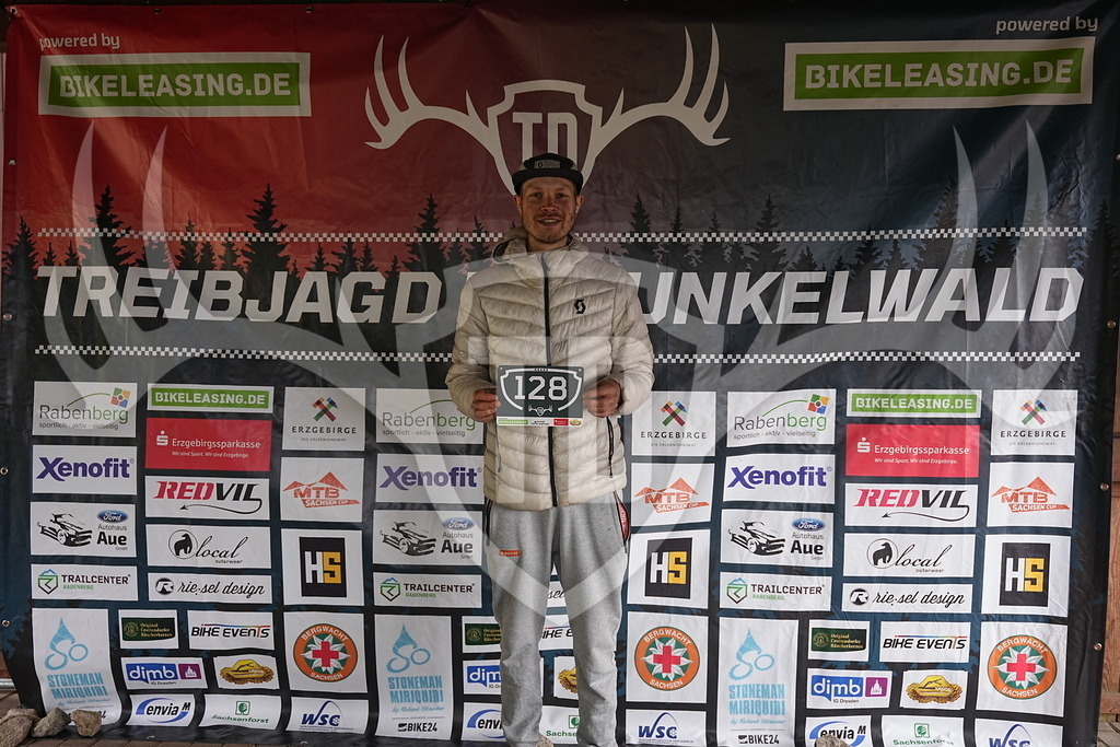 A1_09349 | Fotogalerie der Treibjagd im Dunkelwald - Dein MTB Etappenrennen im Erzgebirge - Realisiert mit Pictrs.com