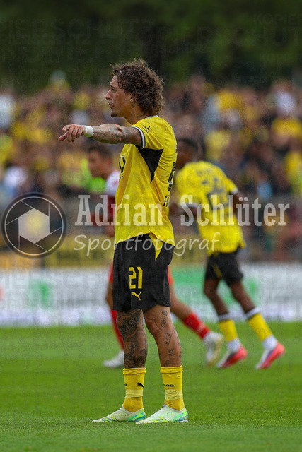18.07.2026, GER, Fussball, Herren, Testspiel, Saison 2026/2027, Rot-Weiß Oberhausen - Borussia Dortmund | Fabio Silva gestikuliert, Gestik