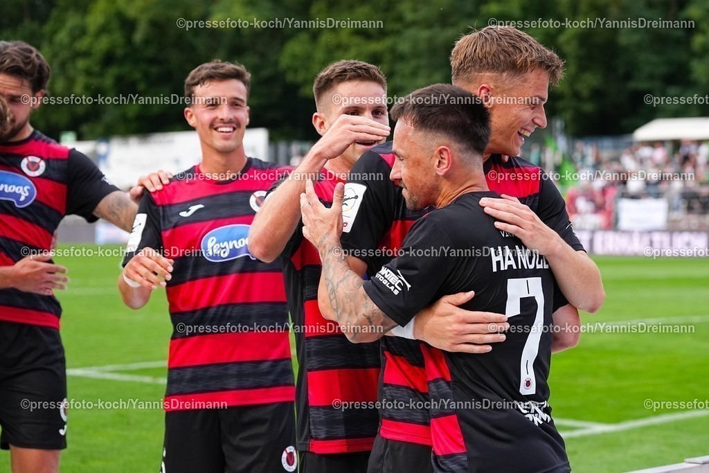 xydr03082501065 | 03.08.2025, xydrx, Fußball, 3.Liga, Viktoria Köln - FC Schweinfurt 05, Saison 2025 2026, Sportpark Höhenberg: Torjubel nach dem Tor zum 2:0 für Viktoria Köln durch Torschütze Simon Handle (Viktoria Köln #7) zusammen mit David Otto (Viktoria Köln #10)   DFB regulations prohibit any use of photographs as image sequences and or quasi-video.