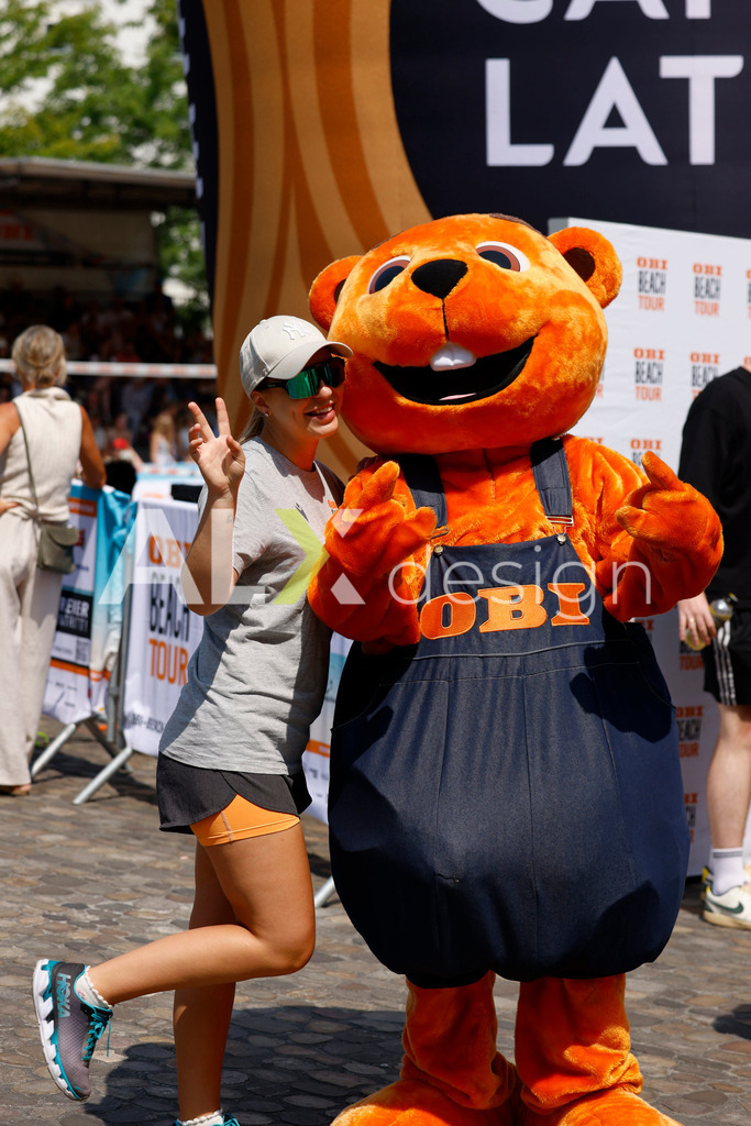 Obi BeachTour 2026 - Basel | BASEL, SWITZERLAND - JULY 19: OBI Mascot during the Obi BeachTour 2026 match between DILLIER / FLÜCKIGER (SUI) and HAGENBUCH / HAUSSENER (SUI) at Barfüsserplatz on July 19, 2026 in Basel, Switzerland. - Realisiert mit Pictrs.com