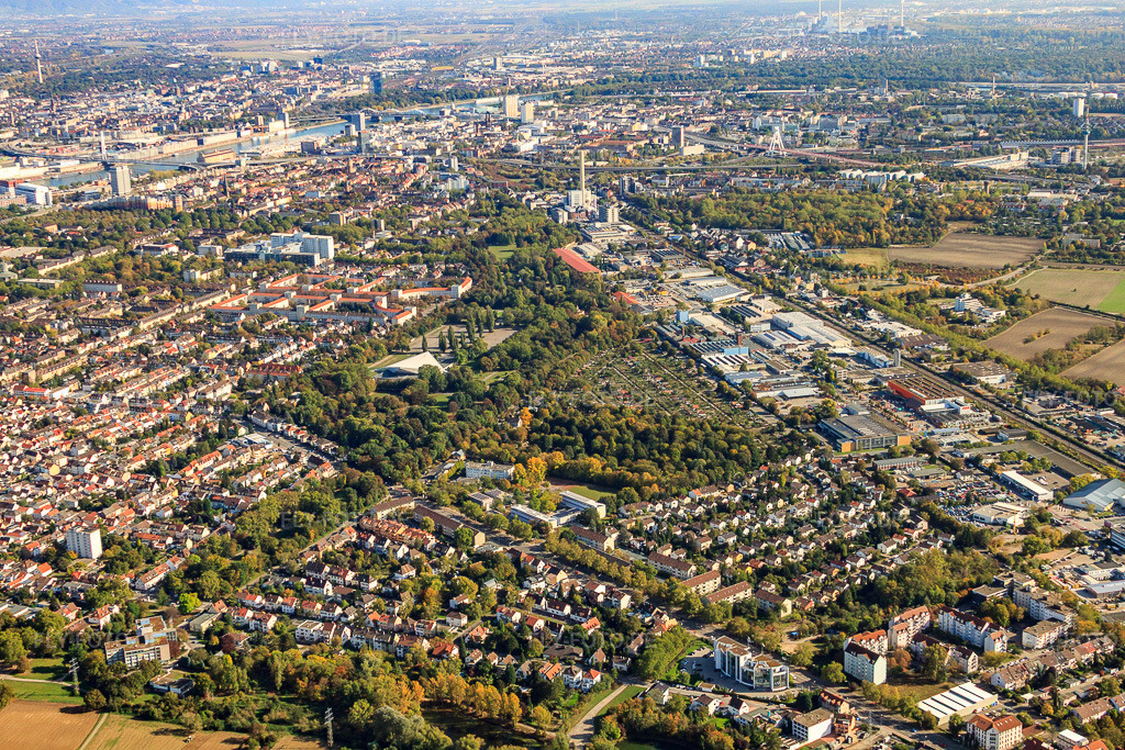 Luftbild: Ebertpark und Industriegebiet aus Nordwesten im Ortsteil Friesenheim in Ludwigshafen im Bundesland Rheinland-Pfalz in Deutschland. Foto: IMG_21791.jpg vom 09.10.2009 durch Werner Riehm/FLY-FOTO.de