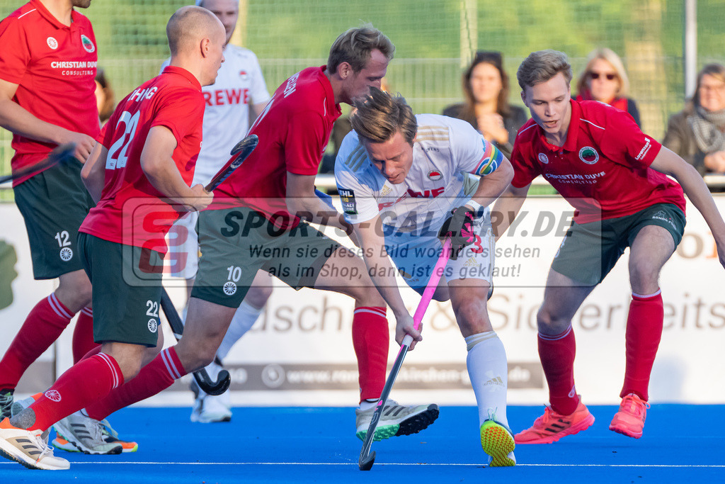 HK_20221008_100607 | 1. Bundesliga Herren Crefelder HTC - Rot-Weiss Köln am 8.10.2022 Crefelder HTC, Krefeld , Mats Grambusch ( Rot-Weiss Köln #3 ) , Niklas Wellen ( Crefelder HTC 10 )