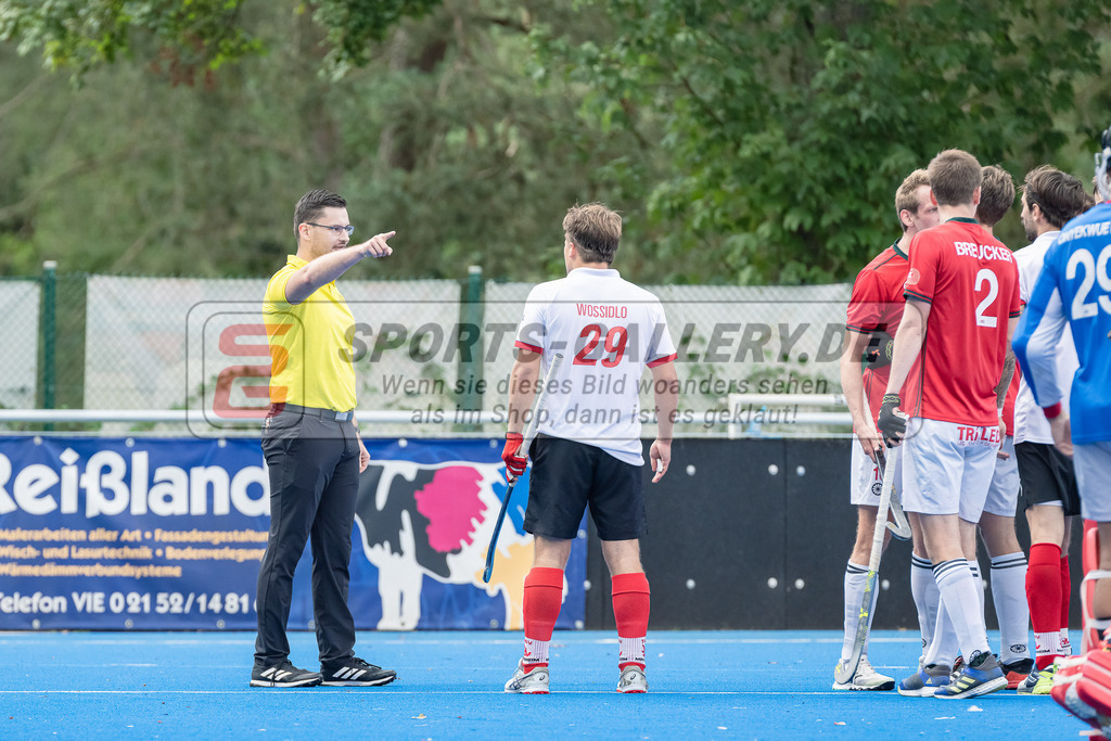 HK_20230923_104476 | 1. Bundesliga Herren Crefelder HTC - TSV Mannheim am 23.9.2023 CHTC, Krefeld , LOhse ( SR ) , Philipp Wossidlo ( TSV Mannheim #29 )