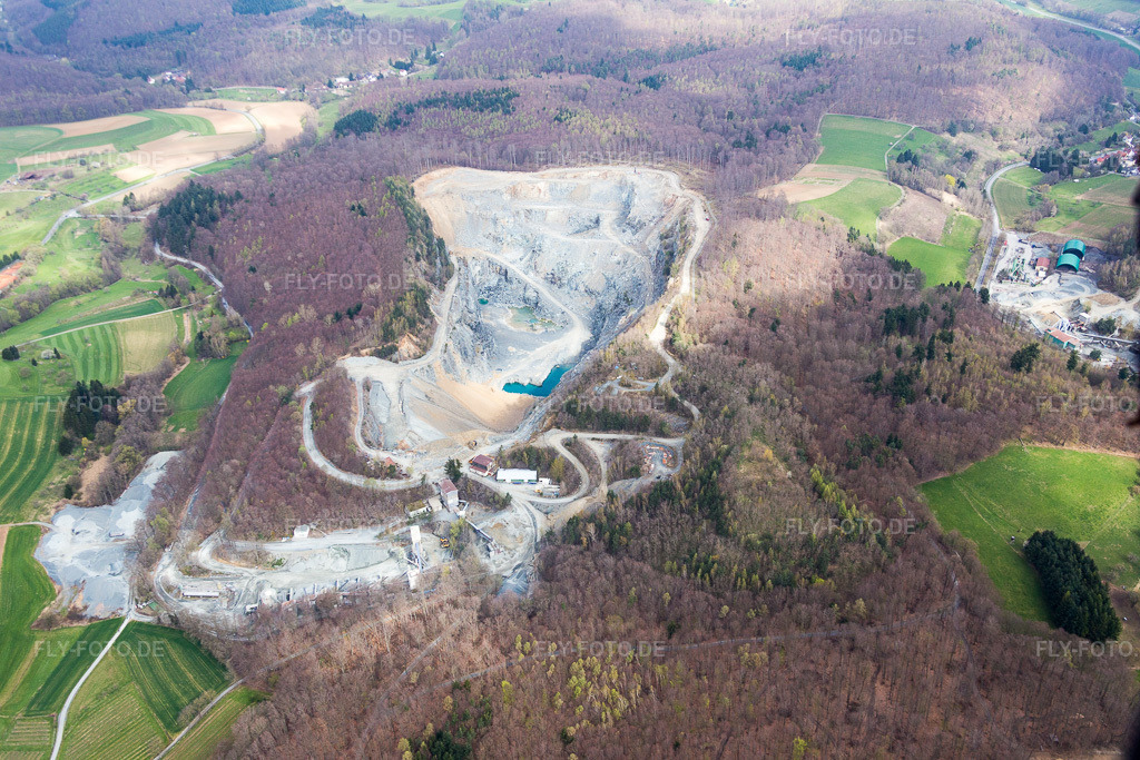 Luftbild: Tagebau für Kalisalz im Ortsteil Nieder-Beerbach in Mühltal im Bundesland Hessen in Deutschland. Foto: IMG_077230.jpg vom 12.04.2015 durch Werner Riehm/FLY-FOTO.de