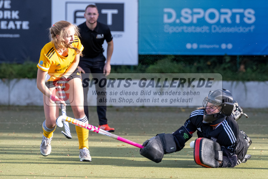SFE_20231021_0265 | Deutsche Meisterschaft Weibliche U16 Halbfinale Düsseldorfer HC - Harvestehuder THC am 21.10.2023 in Köln (Düsseldorfer Hockeyclub 1905 e.V.), Photo: Stephan Fehrmann 2023 (Sports-Gallery)