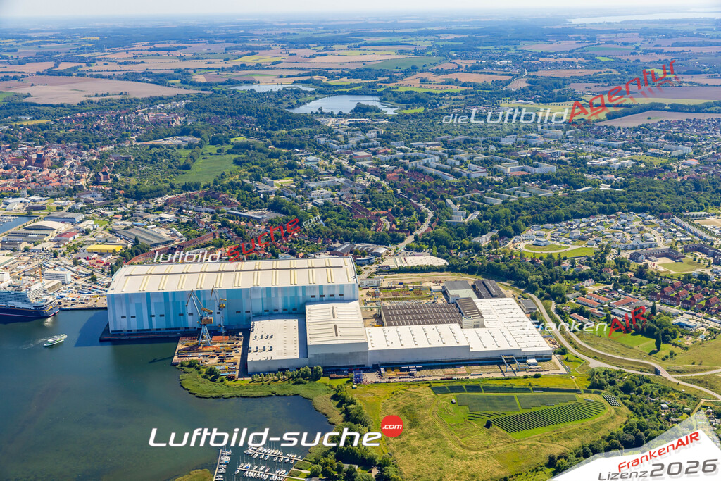 Wismar West Wismar Bild- Das Luftbild wurde 2025 vom UL-Flugzeug heraus erstellt ( keine Drohne bzw. Drohnenaufnahme ) - Hochauflösende Luftaufnahme -Nicht vergleichbar mit Google Maps oder Satelittenbilder- Die Geschenkidee !Mit Lizenz und Bildrechte bestellbar - CC