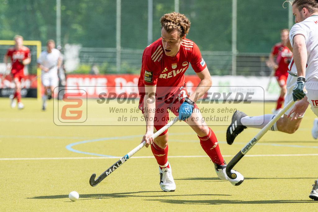 SFE_20240511_0066 | Krefeld, Deutschland, 11.05.2024: Michel Struthoff (Rot-Weiss Köln) Timo Kossel (Crefelder HTC) in Aktion waehrend des Spiels der Feldhockey 1. Bundesliga Herren zwischen Crefelder HTC - Rot Weiss Köln im Gerd-Wellen-Hockeyanlage am 11.05.2024 in Krefeld, Deutschland. (Foto von Stephan Fehrmann)

Krefeld, Germany, 11.05.2024: Michel Struthoff (Rot-Weiss Köln) Timo Kossel (Crefelder HTC) in action during the game of Feldhockey 1. Bundesliga Herren between Crefelder HTC - Rot Weiss Köln in Gerd-Wellen-Hockeyanlage at 11.05.2024 in Krefeld, Deutschland. (Foto from Stephan Fehrmann)