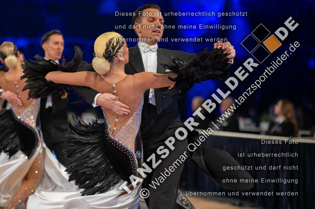20251206-02000 | Hier finden Sie Tanz Bilder vom Latein und Standard Formationen tanzen. Sportbilder vom Tanzsport. Schöne Fotos und von Weltmeisterschaft, Europameisterschaft, Bundesliga, Regionalliga, Oberliga und Landesliga sowie von GOC Stuttgart, DanceComp, WM Bremen