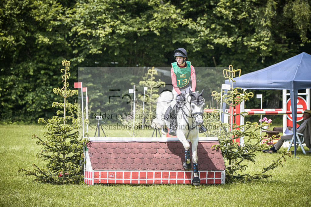 DOS_7528 | Entdecke hochwertige Reitturnierfotos von Foto Oger. Professionell, emotional und authentisch – jetzt Lieblingsmomente im Shop bestellen.Deutschlandweite Turnierfotografie. - Realisiert mit Pictrs.com
