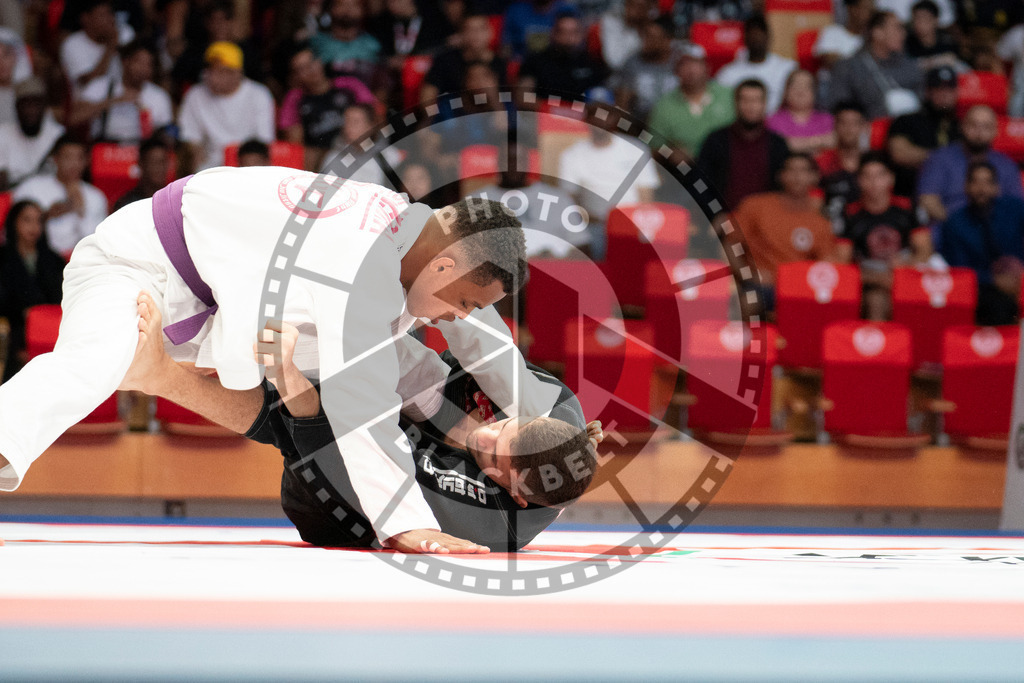 20231109PBB6607 | Fighters compete during the AJP World Professional Championship in the Mubadala Arena in Abu Dhabi, Arab United Emirates, on November 9, 2023.