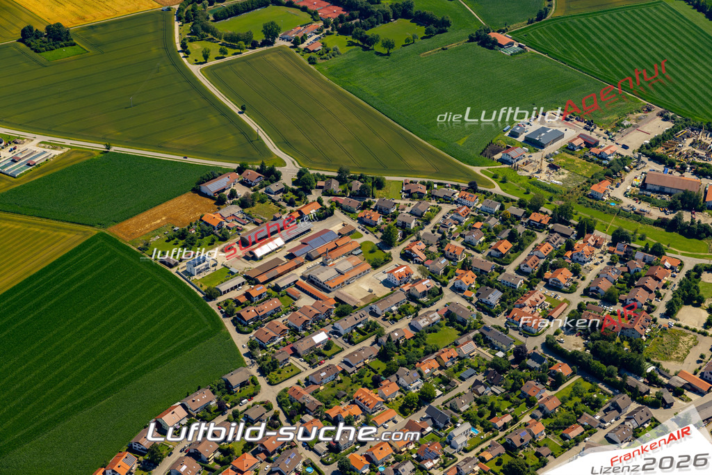 Aktuelles Luftbild von  Steinhöring - Die Luftaufnahme wurde 2022 mittels UL-Flugzeug erstellt ( keine Drohne ) - hochauflösende Kamera-Systeme von  Canon -Beste Qualität - Für grossformatige Ausdrucke geeignet. Die Geschenkidee !