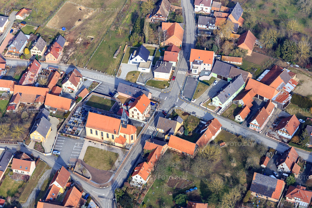 Aerial view: Church of St. Sixte in Oberlauterbach in the state Bas-Rhin, France. – Photo: IMG_096921.jpg taken on 02/19/2017 by Werner Riehm/FLY-FOTO.com – Resolution of the original: 4969 x 3313 px