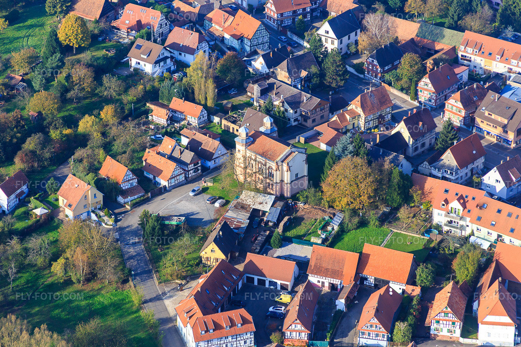 Aerial view: Synagogue on Rue de la Bergerie in Soultz-sous-Forêts in the state Bas-Rhin, France. – Photo: IMG_075559.jpg taken on 11/01/2014 by Werner Riehm/FLY-FOTO.com – Resolution of the original: 5472 x 3648 px