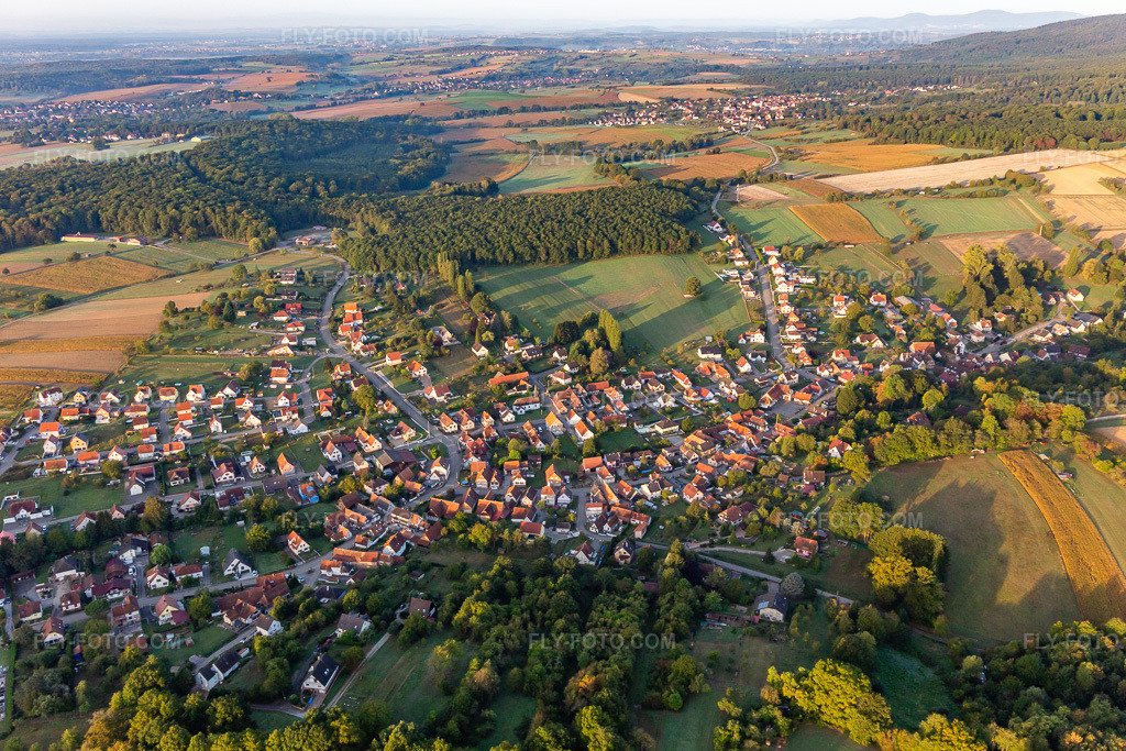 Aerial view: View of the town from the northeast in Lobsann in the state Bas-Rhin, France. – Photo: IMG_139159.jpg taken on 10/01/2023 by Werner Riehm/FLY-FOTO.com – Resolution of the original: 5325 x 3550 px