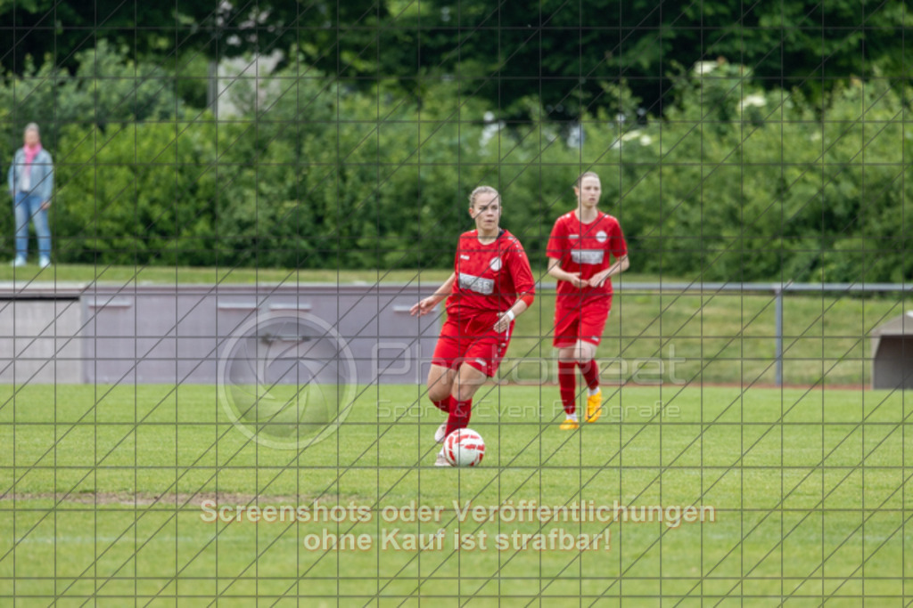 20250518_133230_0078 | #,1.FC Donzdorf (rot) vs. FV Bellenberg (weiß), Fussball, Frauen-Verbandsliga Württemberg, 20. Spieltag, Saison 20242025, Rasenplatz Lautertal Stadion, Süßener Straße 16, 73072 Donzdorf, 18.05.2025 - 1300 Uhr,Foto: PhotoPeet-Sportfotografie/Peter Harich