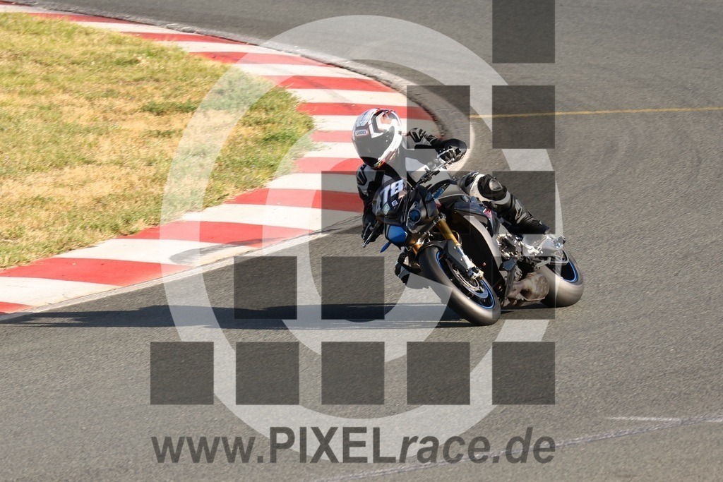 0478-20240914_06250 | Schöne Erinnerungen an spannende Momente - das festzuhalten ist unser Job. PIXELrace.de ist seit 2003 auf den Rennstrecken Europas unterwegs um die Action draußen beim Fahren und die wunderbare Stimmung imm Fahrerlager für euch einzufangen.