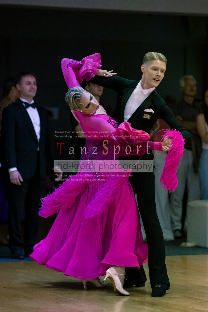20250906_LM_By_HGR-S-Std_7490 | Tanzsportbilder, Standardtanz, Lateintanz, WDSF, DTV, LTVB, dancecomp, goc, hessen tanzt, blaues band der spree, walzer, tango, wiener walzer, slowfox, quickstepp, samba, rumba, cha-cha-cha, paso doble. jive, hd-kroft photography, turniertanzsport