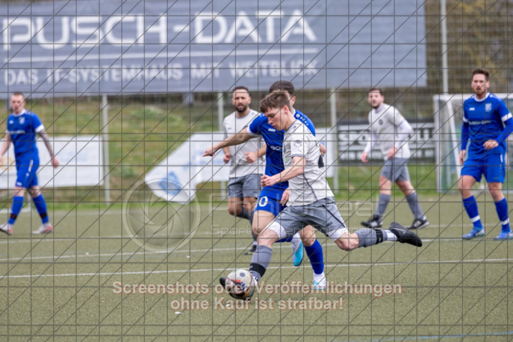20250330_164522_0709 | #,TSG Salach (blau) vs. SC Geislingen II (weiß/grau), Fußball, Bezirksliga - Bezirk Neckar/Fils, 20. Spieltag, Saison 2024/2025, Kunstrasensportplatz, Staufenecker Str. 41, 73084 Salach, 30.03.2025 - 15:30 Uhr,Foto: PhotoPeet-Sportfotografie/Peter Harich