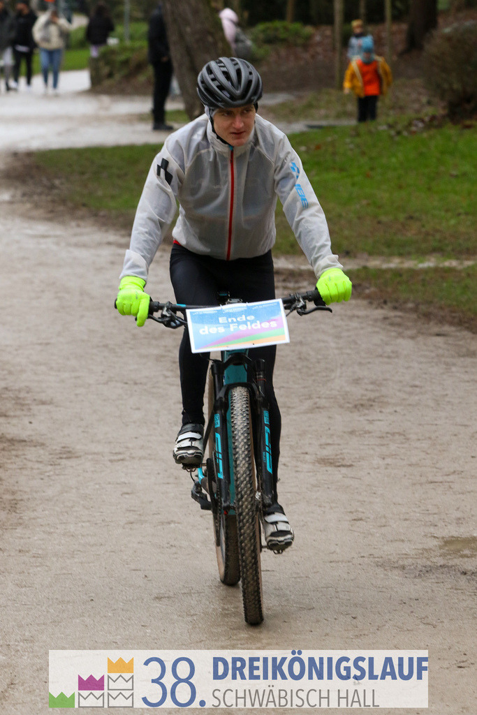1700m Stadtwerke Jugendlauf | 3 Koenigslauf 2024 1700m Stadtwerke Jugendlauf - Realisiert mit Pictrs.com