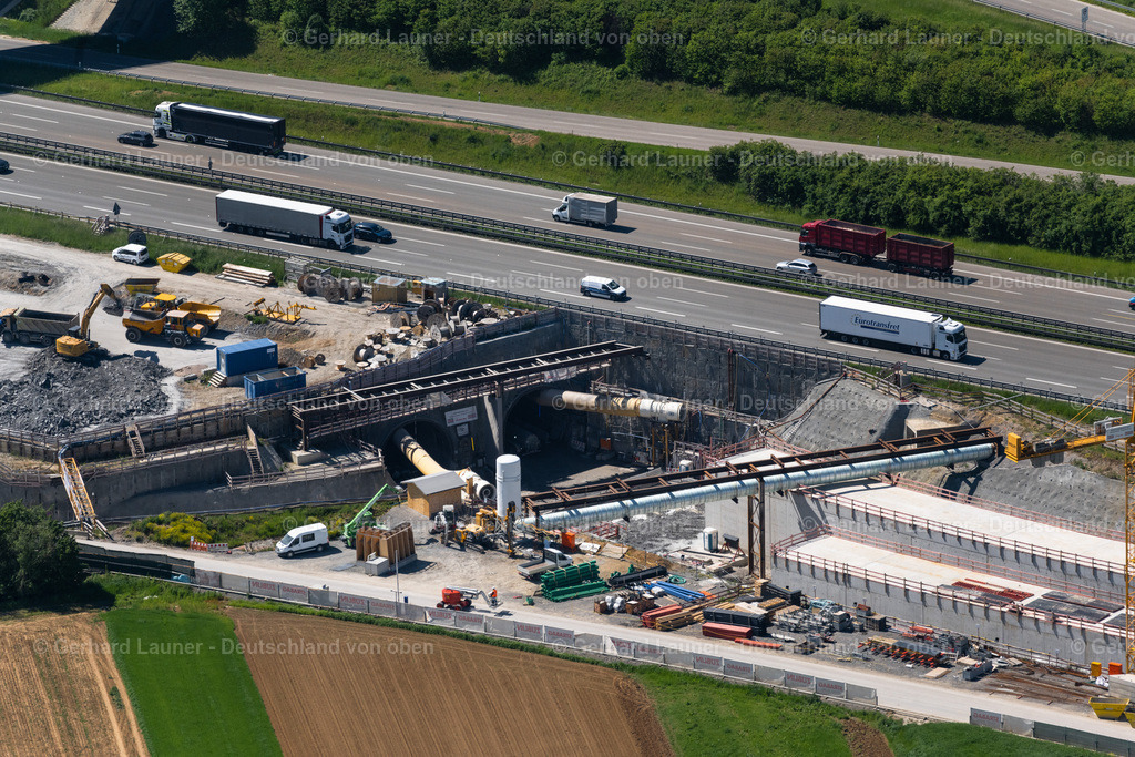 4045622 | STUTTGART 31.05.2021 Baustelle mit Tunnelführungsarbeiten für die Streckenführung und den Verlauf " Flughafentunnel " parallel zum Verlauf der Autobahn BAB A8 im Ortsteil Plieningen in Stuttgart im Bundesland Baden-Württemberg, Deutschland. Weiterführende Informationen bei: GBI Gackstatter Beratende Ingenieure GmbH,  Max Bögl Bauservice GmbH &amp; Co. KG,  Vössing Ingenieurgesellschaft mbH. // Construction site with tunneling work for the route and the "airport tunnel" course parallel to the course of the A8 motorway in the Plieningen district of Stuttgart in the state Baden-Wuerttemberg, Germany. Further information at: GBI Gackstatter Beratende Ingenieure GmbH,  Max Boegl Bauservice GmbH &amp; Co. KG,  Voessing Ingenieurgesellschaft mbH. Foto: Gerhard Launer