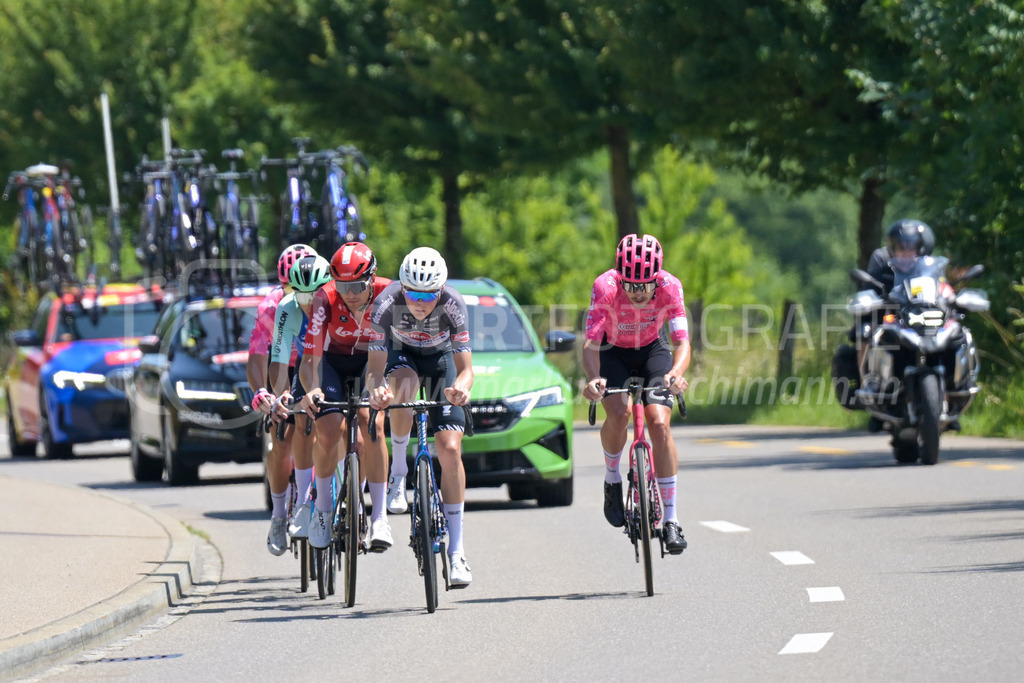 Tour de Suisse 2025 - 17. Juni 2025 | Tour de Suisse 2025Winterthurstrasse, NeftenbachAusreisssergruppe.Bild: Sportfotografie Markus Aeschimann | www.markus-aeschimann.ch - Realisiert mit Pictrs.com