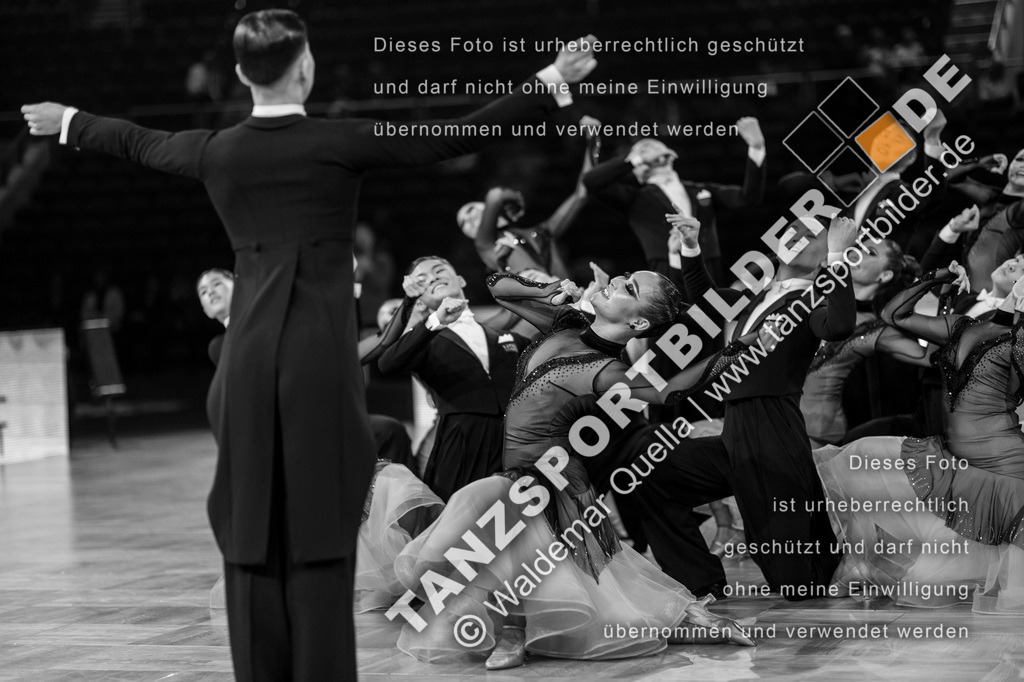 20251206-01637 | Hier finden Sie Tanz Bilder vom Latein und Standard Formationen tanzen. Sportbilder vom Tanzsport. Schöne Fotos und von Weltmeisterschaft, Europameisterschaft, Bundesliga, Regionalliga, Oberliga und Landesliga sowie von GOC Stuttgart, DanceComp, WM Bremen
