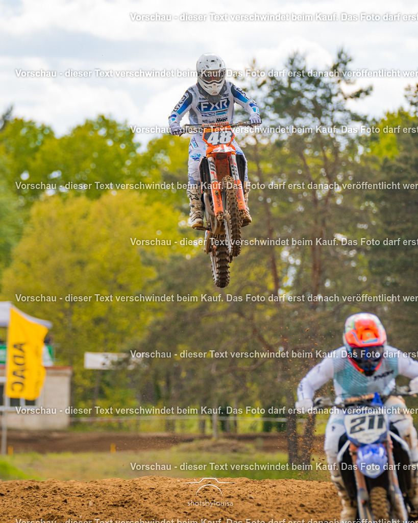 20260517_Templin-7479 | Sportfotografin aus Berlin-Brandenburg mit Fokus auf Motocross. Ich halte deine sportliche Leistung und echte Emotionen auf und neben der Strecke professionell fest. Entdecke die Fotos von deinem Rennen und bestelle sie direkt hier im Shop.